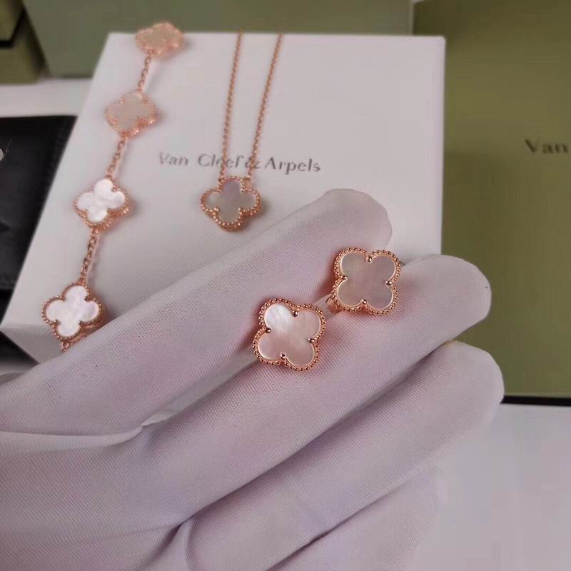 Van Cleef & Arpels suits 12yxq03